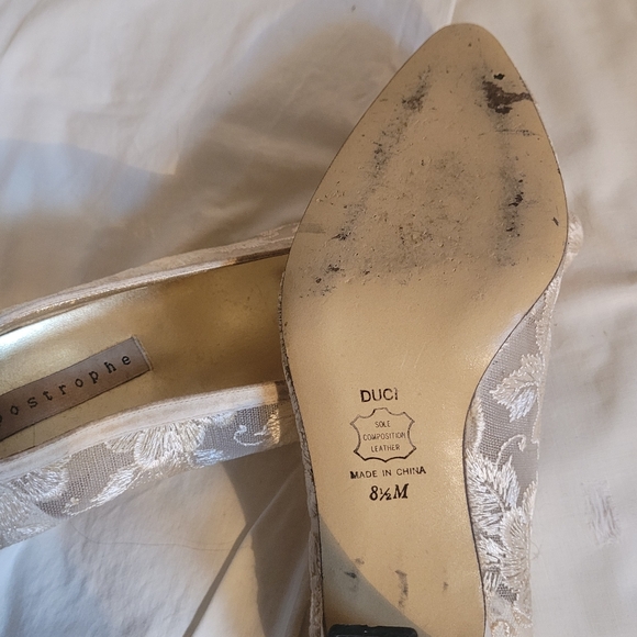 4/$26 Apostrophe Vintage Lace White High Heeled Shoes - Picture 8 of 8